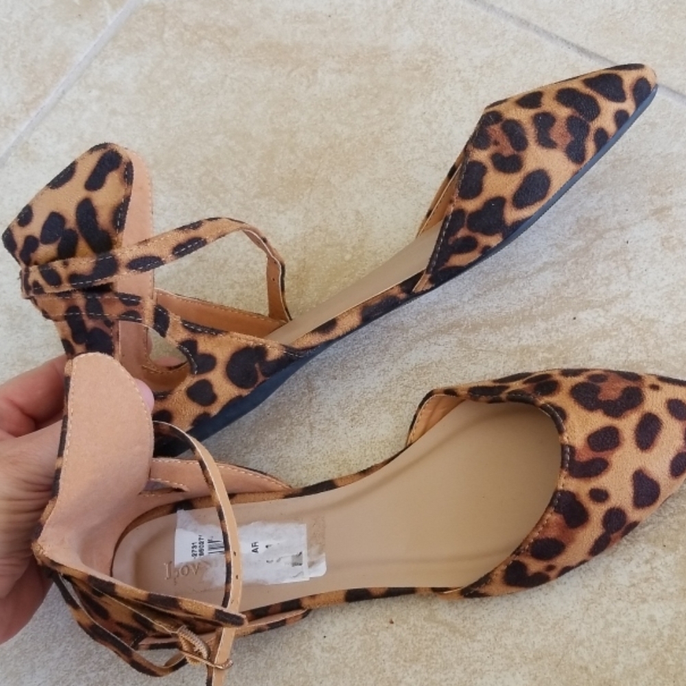 7.5 leopard print flats